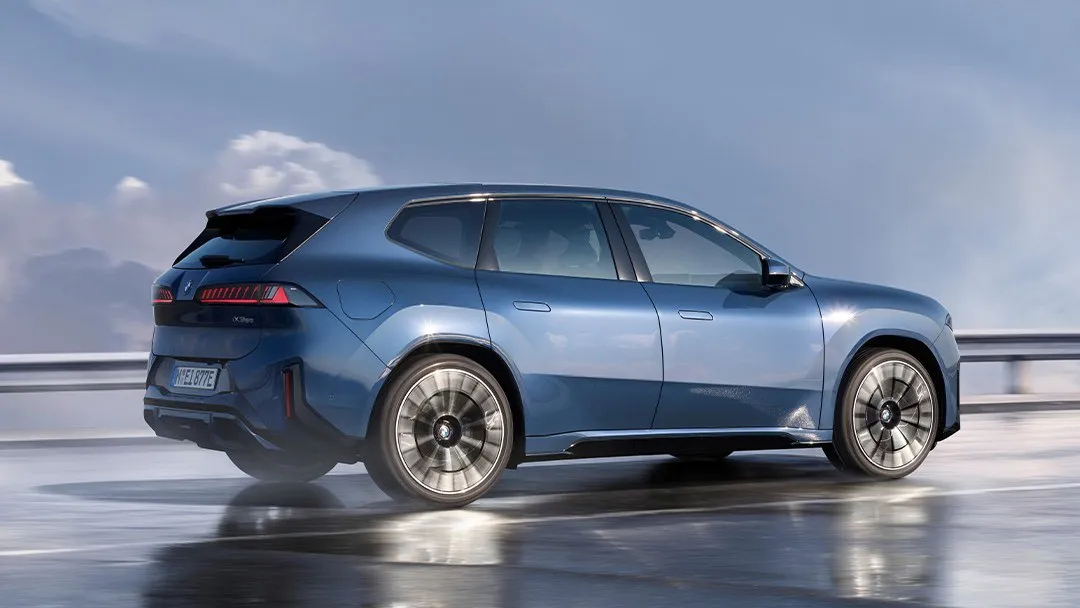 BMW iX3 thế hệ mới hé lộ những hình ảnh đầu tiên