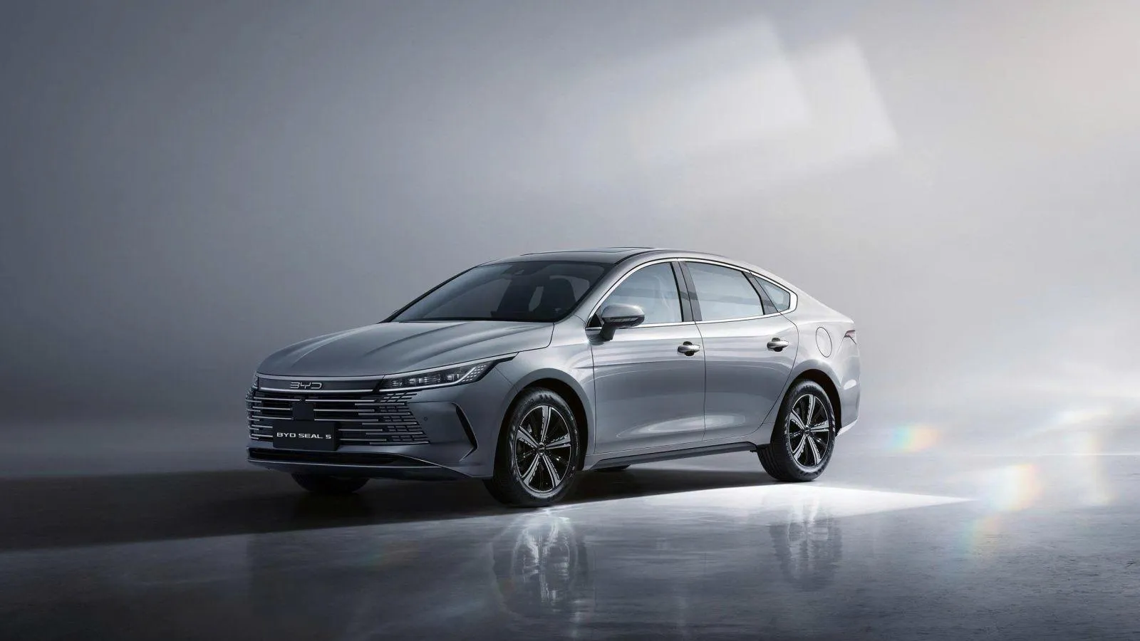 BYD sedan động cơ lai mới lựa chọn cho người việt